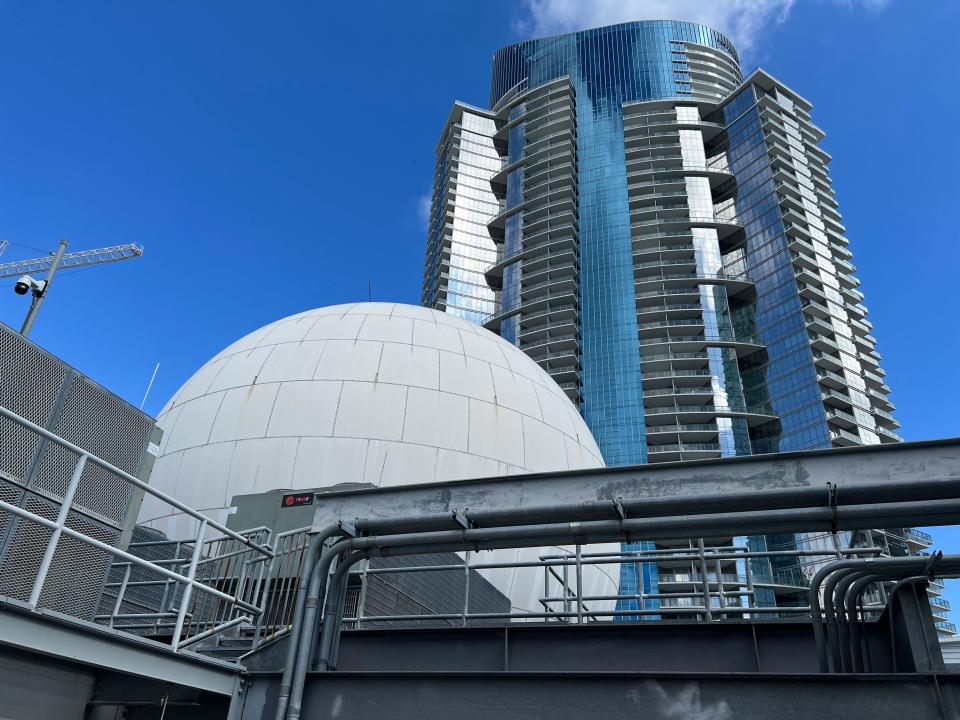 Las vistosas esferas del NAP de las Américas son un ícono del centro de Miami. (BBC)