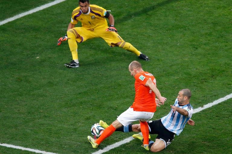 El quite de Javier Mascherano a Arjen Robben durante la semifinal de la Copa del Mundo Brasil 2014, un símbolo de la historia reciente