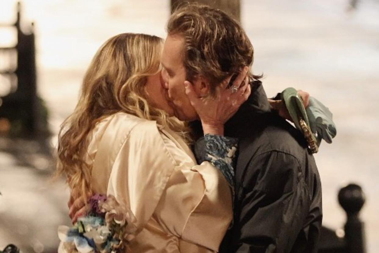 Sarah Jessica Parker and John Corbett on the set of 