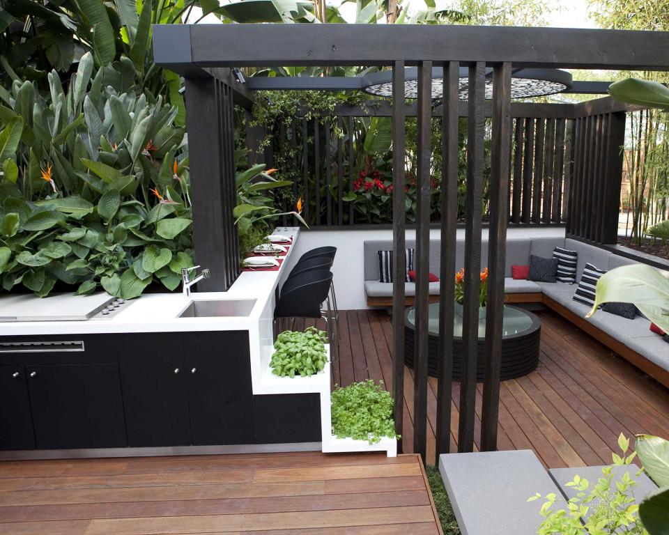 2. Border your deck with wraparound furniture to maximize the space