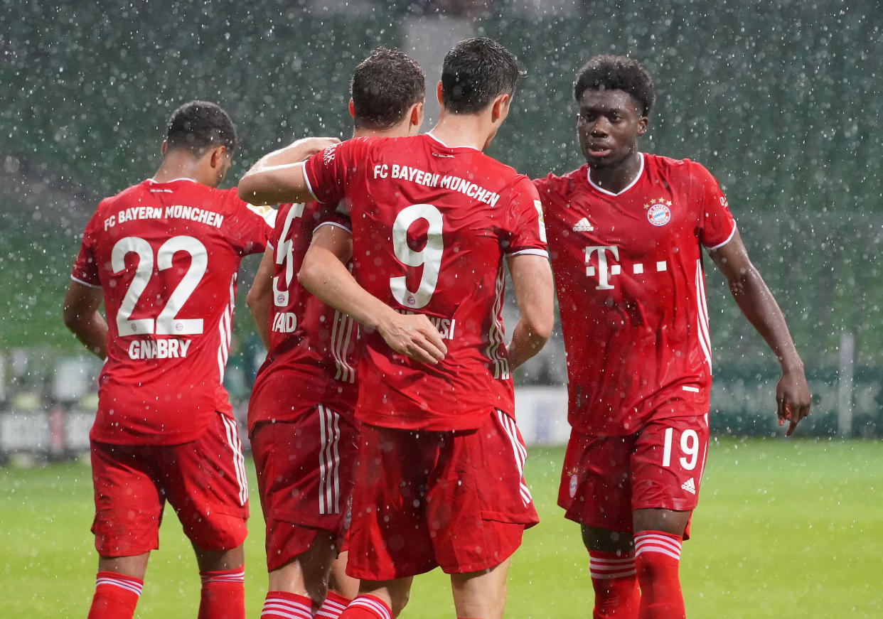 BREMEN, GERMANY - JUNE 16: Robert Lewandowski (2ndR) of FC Bayern Muenchen celebrates his first goal with teammates Serge Gnabry, Benjamin Pavard and Alphonso Davies (L-R) during the Bundesliga match between SV Werder Bremen and FC Bayern Muenchen at Wohninvest Weserstadion on June 16, 2020 in Bremen, Germany. (Photo by M. Donato/FC Bayern via Getty Images)