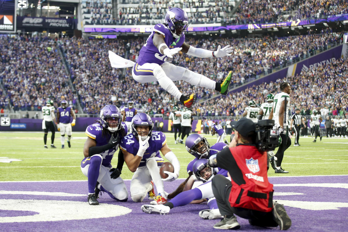 Vikings hold off Jets 27-22 to improve to 10-2, clinch share of NFC North  title