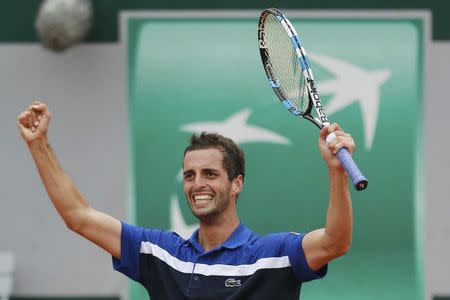 Tennis - French Open - Roland Garros - Milos Raonic of Canada v Albert Ramos-Vinola of Spain - Paris, France - 29/05/16. Albert Ramos-Vinola celebrates . REUTERS/Pascal Rossignol