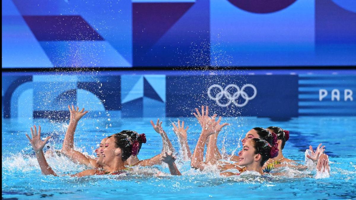 Australian synchronized swimmers conquer the Paris jungle