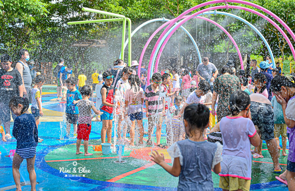 台中免費戲水區 大雅中科公園 全新開放 22公尺磨石子溜滑梯 沙坑 野餐 假日人氣親子景點