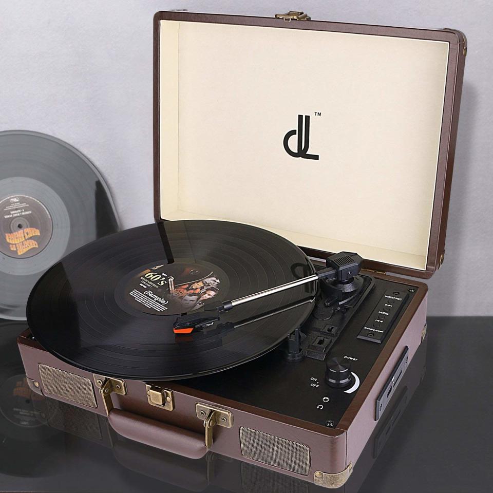 D&L Vintage Leather Bluetooth Record Player (Photo: Amazon)