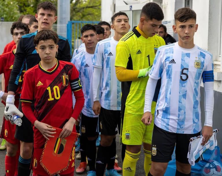 Rayane Bounida disputó un partido contra la Argentina (Foto: Instagram @rayane.bounida10)