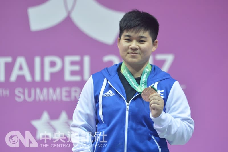 世大運舉重24日進行女子組75公斤級賽事，中華隊姚季伶以以抓舉105公斤、挺舉131公斤，總和236公斤的成績奪得銅牌。（中央社）