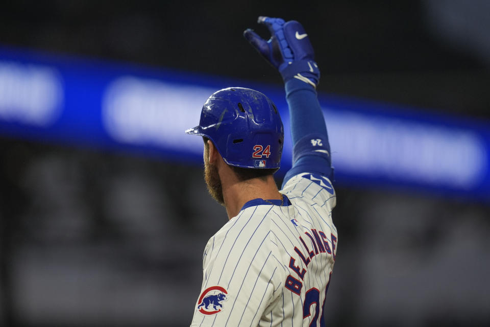 Chicago Cubs' Cody Bellinger signals to the dugout after hitting a single, allowing Dansby Swanson to score, during the first inning of a baseball game against the Washington Nationals, Thursday, Sept. 19, 2024, in Chicago. (AP Photo/Erin Hooley)