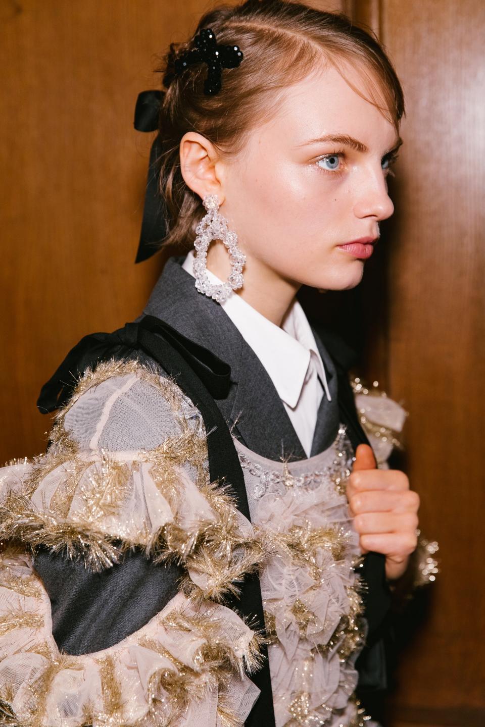 Today in London, models at Simone Rocha's Fall 2018 show wore a bevy of braids and bows that were equal parts pretty and irreverent.