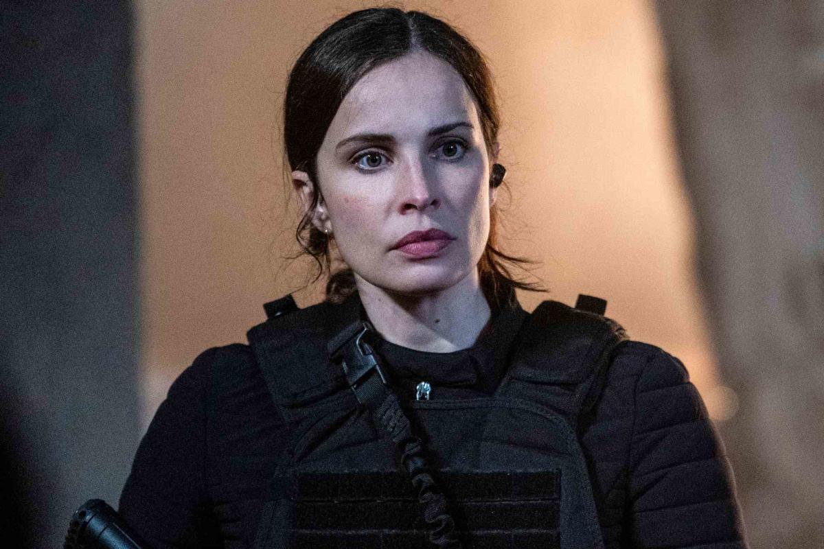 Heida Reed leaving “FBI International” during season 3