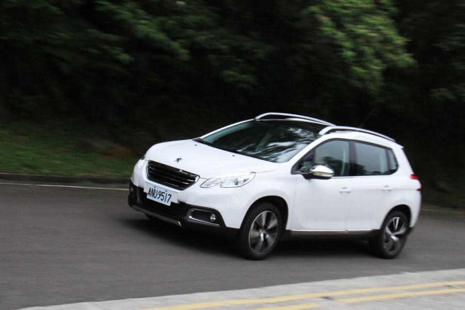 三缸渦輪搶先搭載，試駕Peugeot 2008 PureTech 1.2L Grip Control