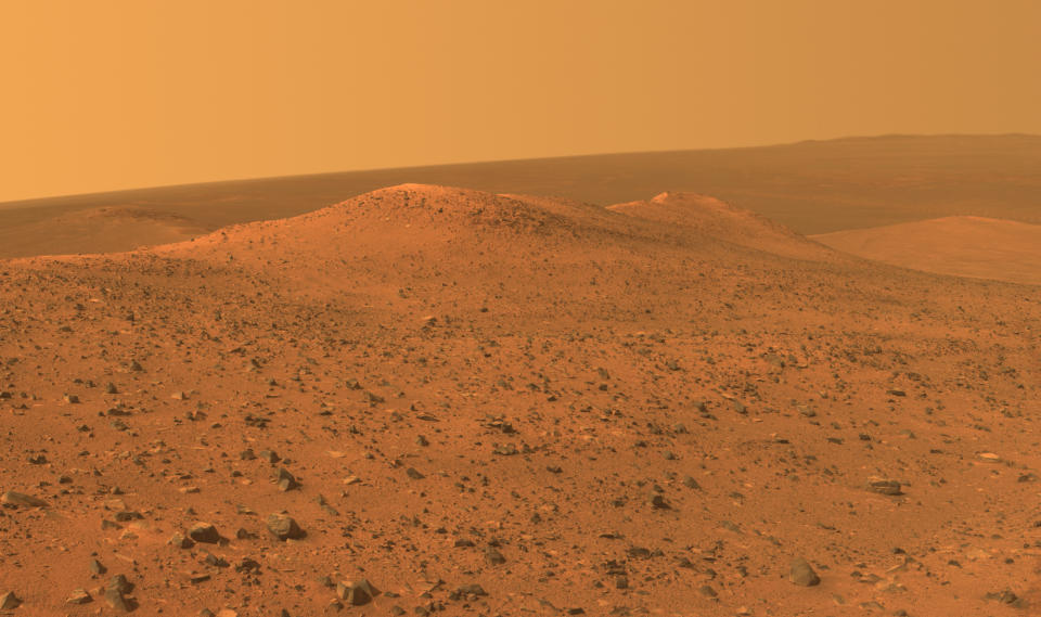 <p>Diese Mars-Gegend nennt sich Wdowiak-Ridge. Das Foto wurde am 16. Oktober 2014 vom Mars-Rover “Opportunity” angefertigt. Benannt ist die Stelle nach Thomas J. Wdowiak, einem NASA-Mitarbeiter, der am “Opportunity”-Projekt mitwirkte und 2013 verstarb. (Bild: NASA/JPL-Caltech/Cornell Univ./Arizona State Univ.) </p>