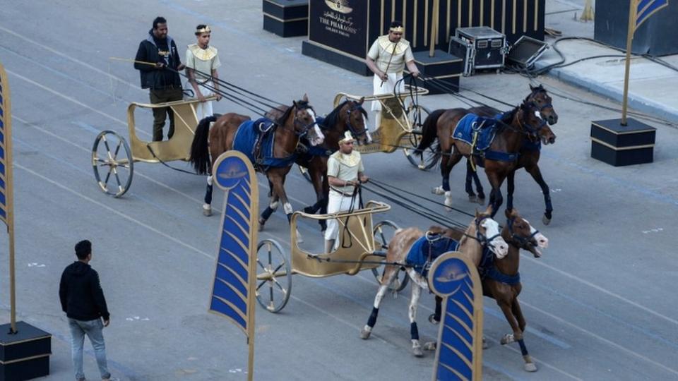 El desfile de momias y gobernantes de Egipto por El Cairo