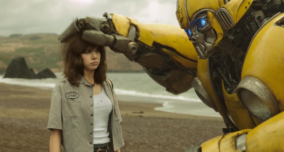 Charlie (Hailee Steinfeld) makes friends with an Autobot in "Bumblebee."