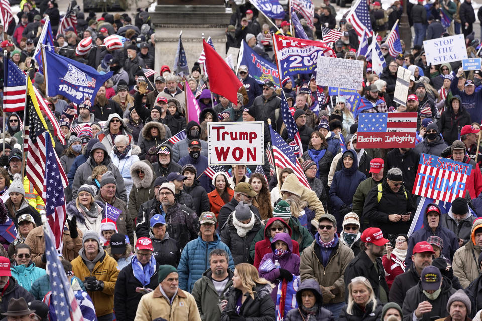 Image: Pro-Trump supporters (Paul Sancya / AP)