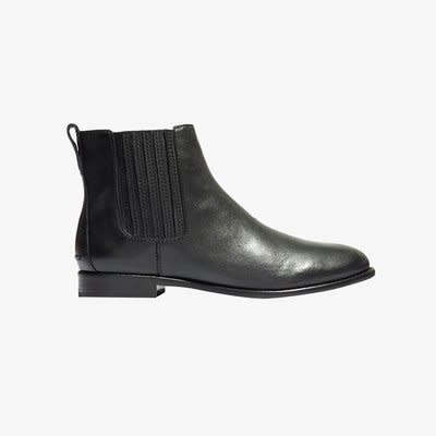 <p>Madewell the Chelsea boot, $210, <a rel="nofollow noopener" href="http://rstyle.me/n/bz64fvbg4jf?mbid=synd_yahoolife" target="_blank" data-ylk="slk:madewell.com;elm:context_link;itc:0;sec:content-canvas" class="link ">madewell.com</a></p>