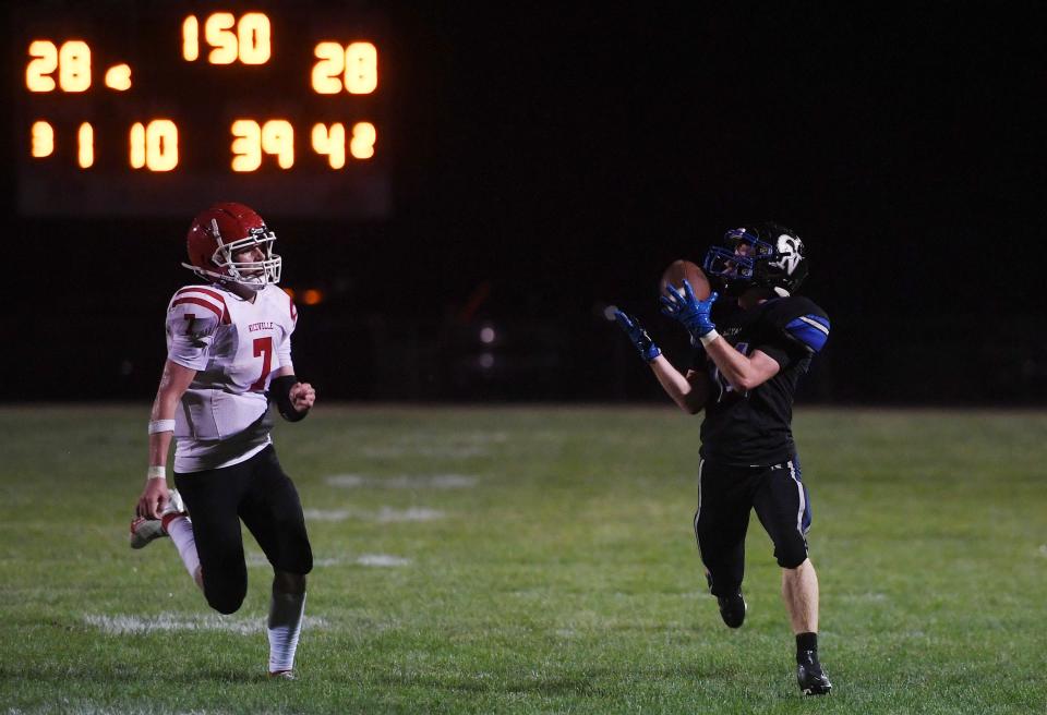 Sophomore running back Breckin Clatt was one of five players named to the 8-player District 4 all-district first team from Colo-NESCO in 2022.