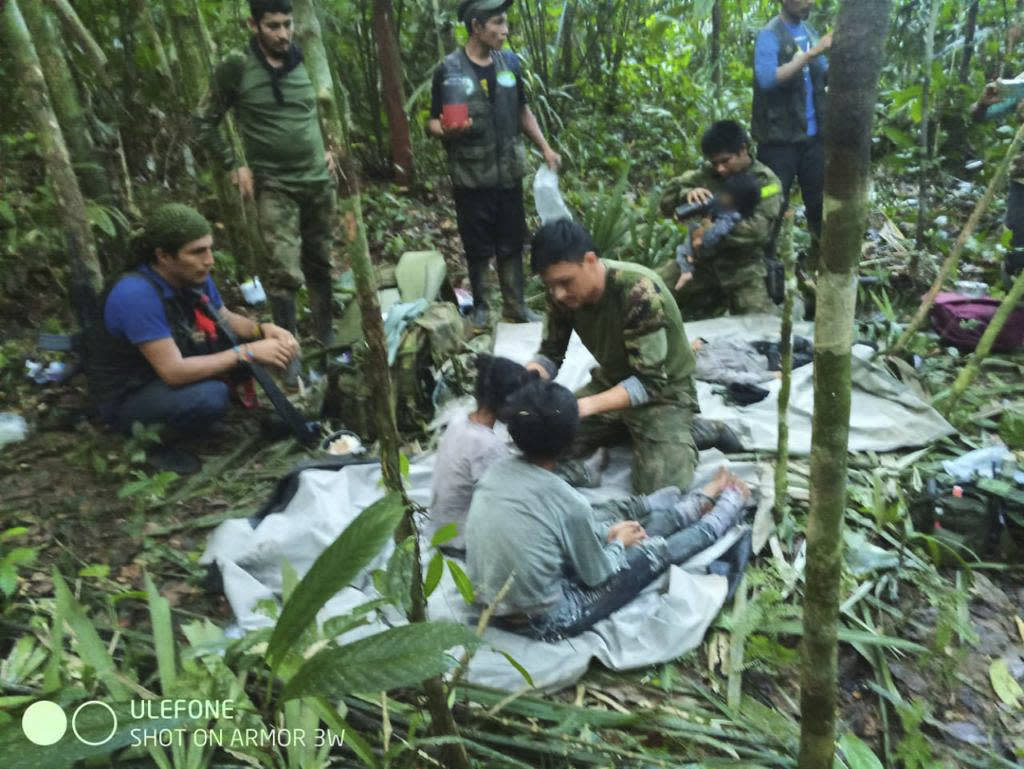 Les quatre enfants ont été retrouvés à 5 km du lieu du crash de leur avion, le 9 juin dernier, en plein milieu de la jungle colombienne. 