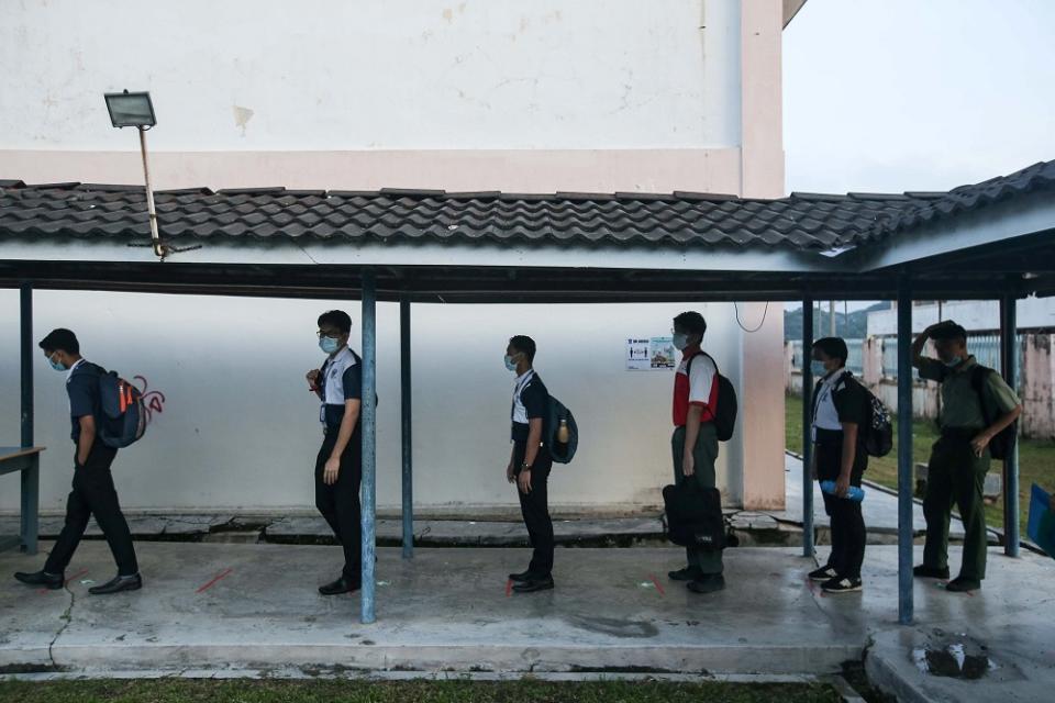 Students practice social distancing at SMK Anderson in Ipoh June 24, 2020. ― Picture by Farhan Najib