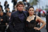 <p>Ella se acompañó del modelo australiano Jordan Barrett, con quien parece sostiene una gran amistad.<br>REUTERS/Stephane Mahe </p>