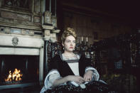 En esta imagen difundida por Fox Searchlight, Emma Stone en una escena de "The Favourite". (Fox Searchlight Pictures via AP)