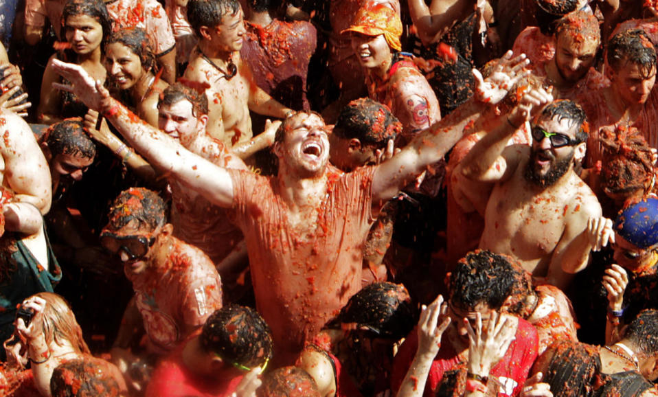 <p>Revelers enjoy as they throw tomatoes at each other, during the annual “Tomatina”, tomato fight fiesta, in the village of Bunol, 50 kilometers outside Valencia, Spain, Aug. 31, 2016. (Photo: Alberto Saiz/AP)</p>