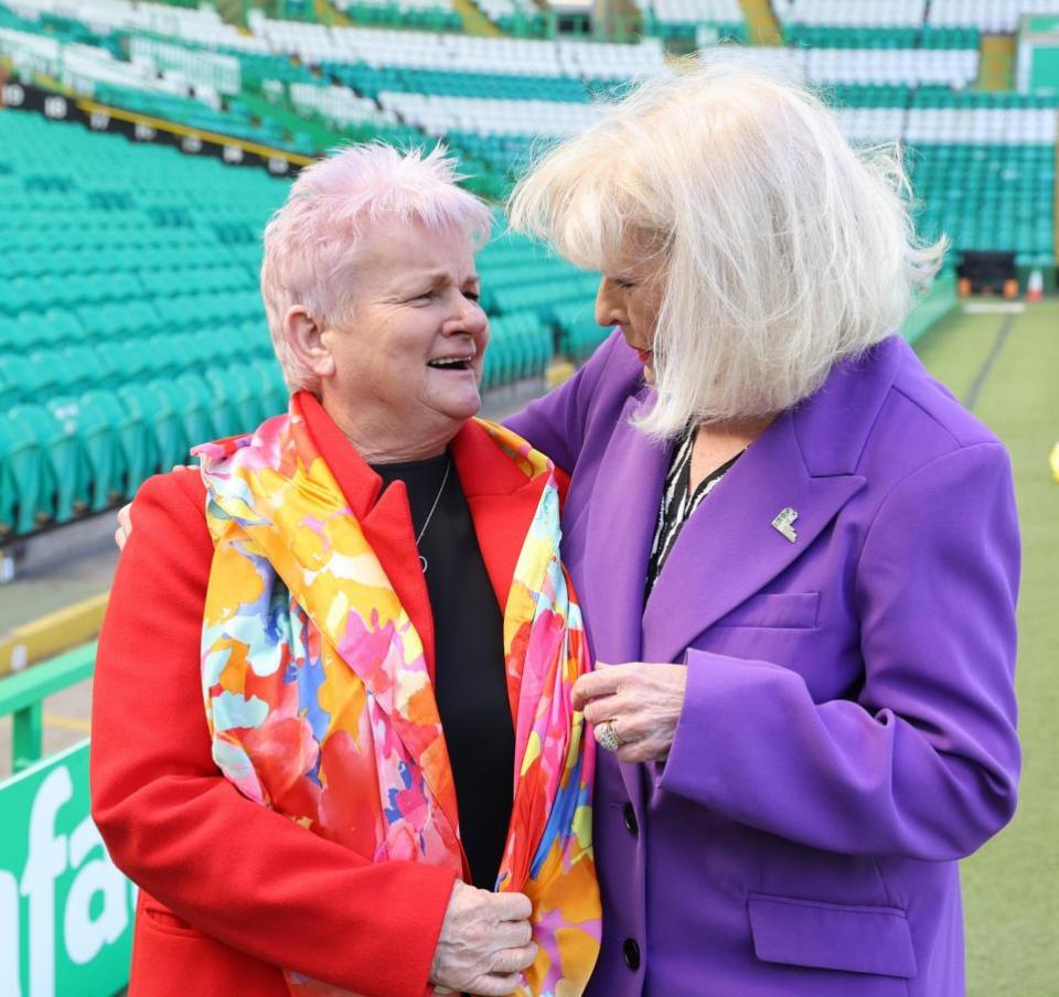 Glasgow Times: Mary MacLean, izquierda y Liz McNeill, esposa de Billy McNeill. 