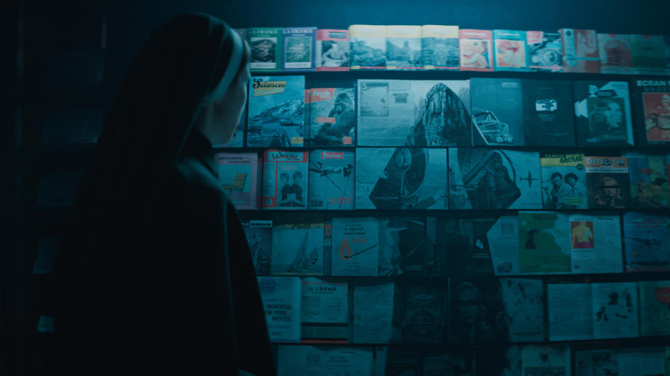 Vera Farmiga with magazines in The Nun 2