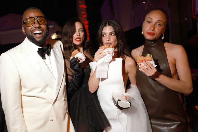 <p>Matt Winkelmeyer/VF24/WireImage for Vanity Fair</p> Stephen Galloway,Irina Shayk, Emily Ratajkowski and Adwoa Aboah attend the 2024 Vanity Fair Oscar Party