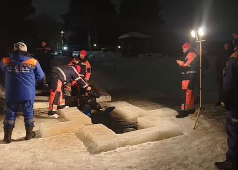 El equipo de buzos tácticos no pudo hallar su cuerpo.