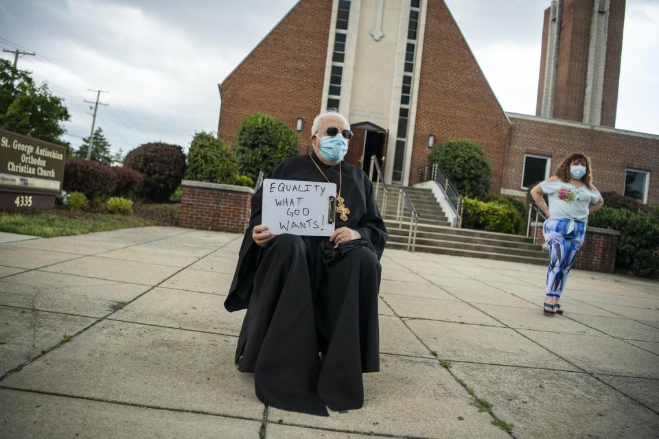 <span class="caption">Fr. Joseph Rahal of Washington, D.C. honors George Floyd on Friday, June 5, 2020.</span> <span class="attribution"><a class="link " href="https://www.gettyimages.com/detail/news-photo/fr-joseph-rahal-attends-a-vigil-on-16th-street-nw-to-honor-news-photo/1217792883?adppopup=true" rel="nofollow noopener" target="_blank" data-ylk="slk:Tom Williams/CQ-Roll Call, Inc via Getty Images;elm:context_link;itc:0;sec:content-canvas">Tom Williams/CQ-Roll Call, Inc via Getty Images</a></span>
