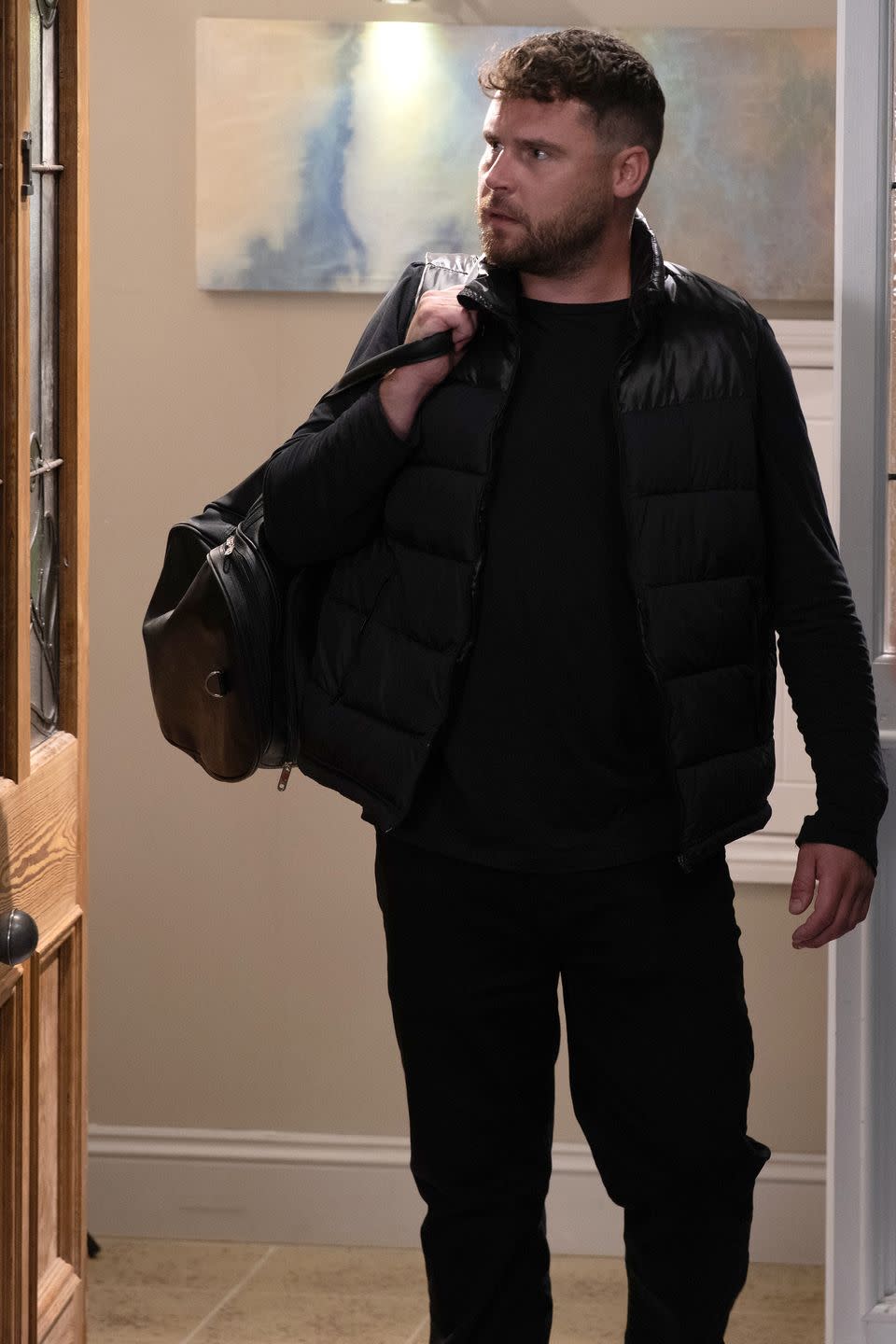 <p><a href="https://www.digitalspy.com/soaps/emmerdale/a40834801/emmerdale-spoilers-danny-miller-aaron-dingle-50th-anniversary-return/" rel="nofollow noopener" target="_blank" data-ylk="slk:He arrives;elm:context_link;itc:0;sec:content-canvas" class="link ">He arrives</a> just as Terry is planning to flee.</p>