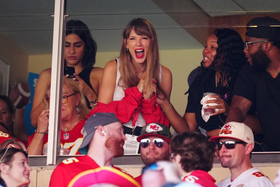 KANSAS CITY, MISSOURI - SEPTEMBER 24: Taylor Swift reacts during the first half of a game between the Chicago Bears and the Kansas City Chiefs at GEHA Field at Arrowhead Stadium on September 24, 2023 in Kansas City, Missouri. (Photo by Jason Hanna/Getty Images) ORG XMIT: 775920234 ORIG FILE ID: 1699256276