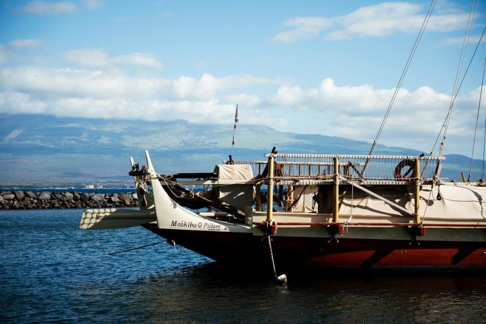 A voyaging canoe similar to the ones Tanaka navigates.