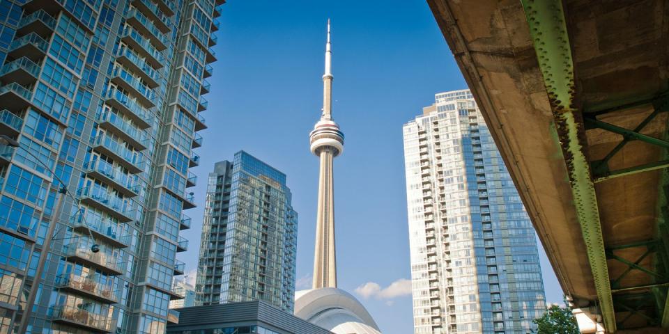 4) Ontario: Snap Photos From Atop the CN Tower