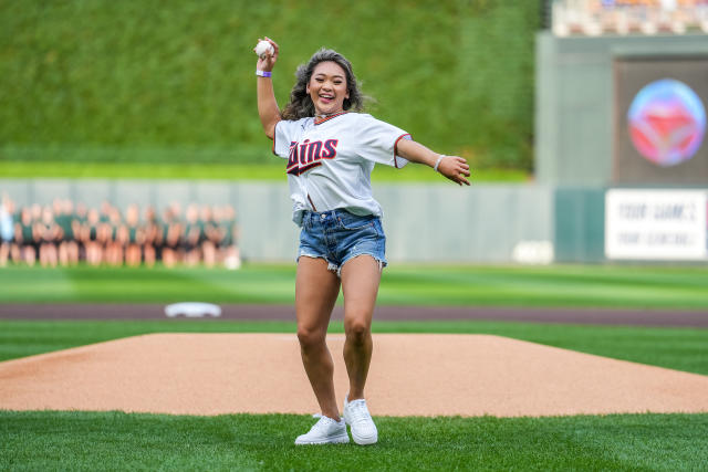 Prince Harry throws out the first pitch at the NY Mets vs Minnesota Twins  baseball game held at Citi Field New York City, USA Stock Photo - Alamy