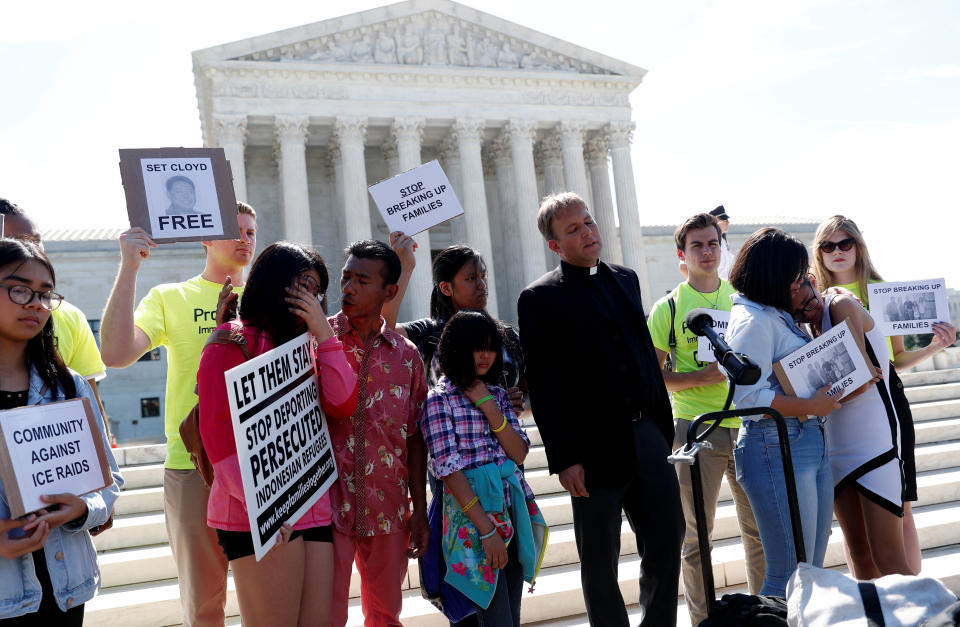 <p>Immigration rights proponents react outside the U.S. Supreme Court after the Court upheld U.S. President Donald Trump’s travel ban targeting several Muslim-majority countries, in Washington, June 26, 2018. (Photo: Leah Millis/Reuters) </p>