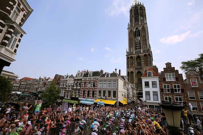 <span class="article__caption">The Netherlands, shown here at the 2015 Tour de France, is hosting the third grand tour starting away from home roads in 2022.</span> (Photo: Tim De Waele/Getty Images)