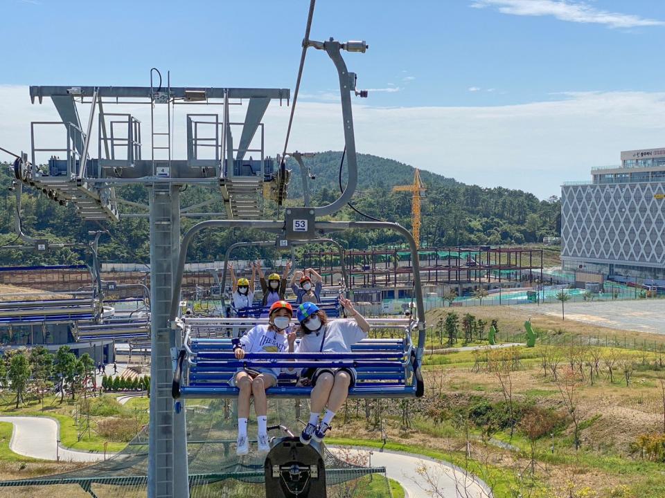 開箱韓國最新遊樂園  釜山樂天世界、 Skyline Luge！變身韓國高校生瘋玩一整天