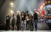 Eine Versöhnung der beiden Guns-N'-Roses-Protagonisten schien lange Zeit undenkbar, 2016 geschah dann doch das scheinbar Unmögliche: Axl Rose, Duff McKagan und Slash traten zunächst auf dem Coachella-Festival gemeinsam auf, die "Not In This Lifetime"-Tour folgte. (Bild: Live Nation)