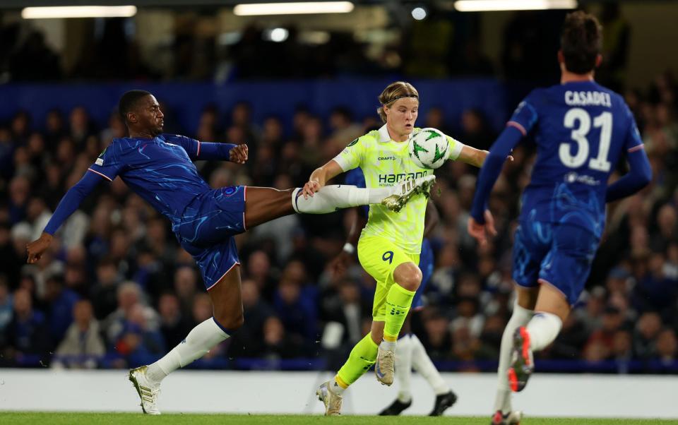 Angri Gudjohnsen of Gent is challenged by Tosin Adarabioyo