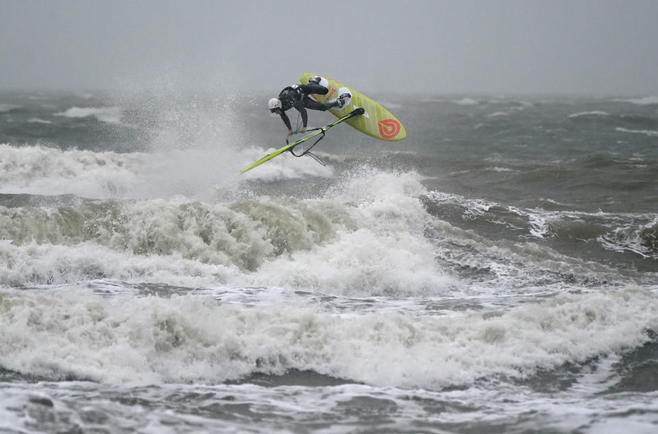 Wind surfer