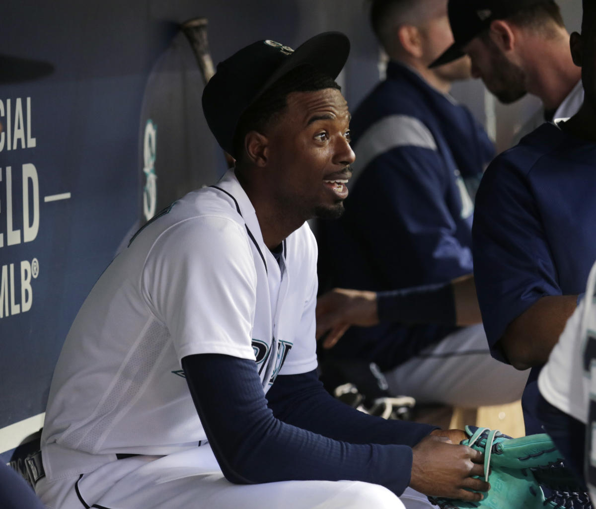 Dee Gordon Hits His First Home Run of the Year in Tribute to Jose