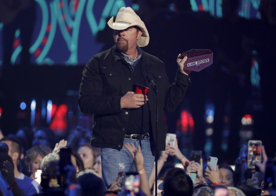 FILE - Toby Keith presents the award for male video of the year at the CMT Music Awards on Wednesday, June 5, 2019, at the Bridgestone Arena in Nashville, Tenn. Keith, the Country music singer-songwriter has died. A statement posted on his website says Keith, who was battling stomach cancer, died peacefully Monday, Feb. 5, 2024 surrounded by his family. (AP Photo/Mark Humphrey, File)