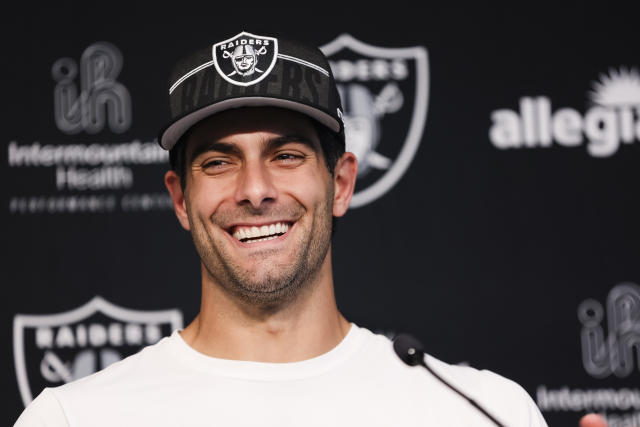 Las Vegas Raiders quarterback Jimmy Garoppolo (10) takes part during a  practice at NFL football training camp Thursday, July 27, 2023, in  Henderson, Nev. (AP Photo/John Locher Stock Photo - Alamy