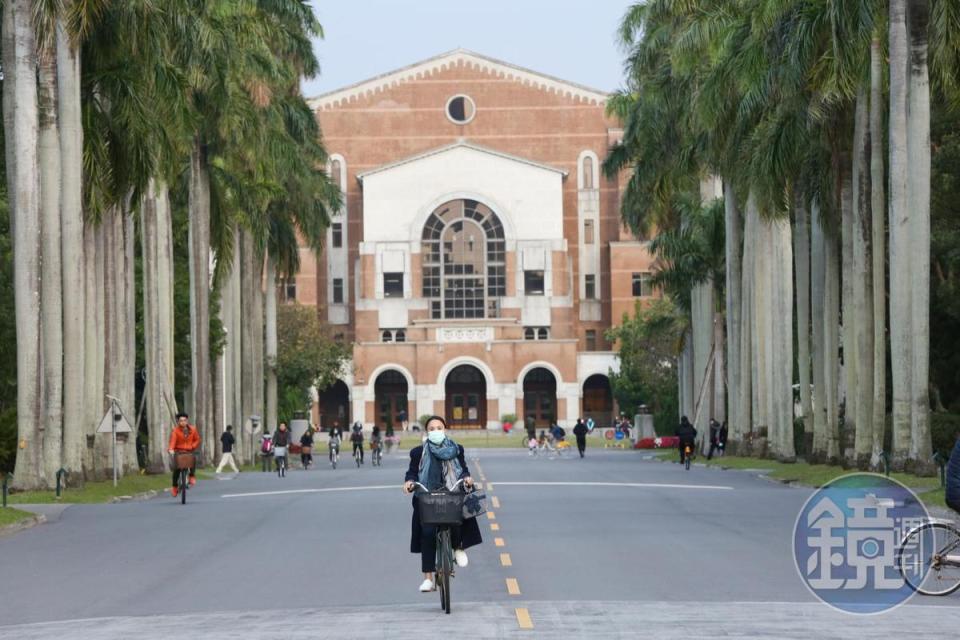 包括台大在內的許多前段班大學都配合教育部加開名額給歸國學子。