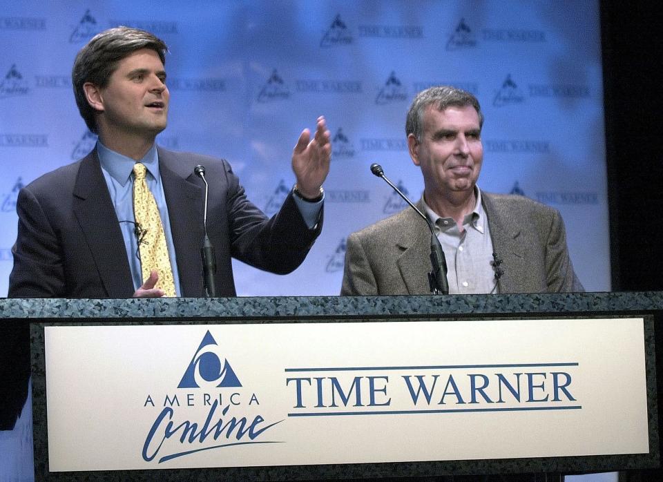 (L-R) AOL chairman Steve Case and Time Warner chief Gerald Levin in January 2000 announcing the companies’ $350 billion merger