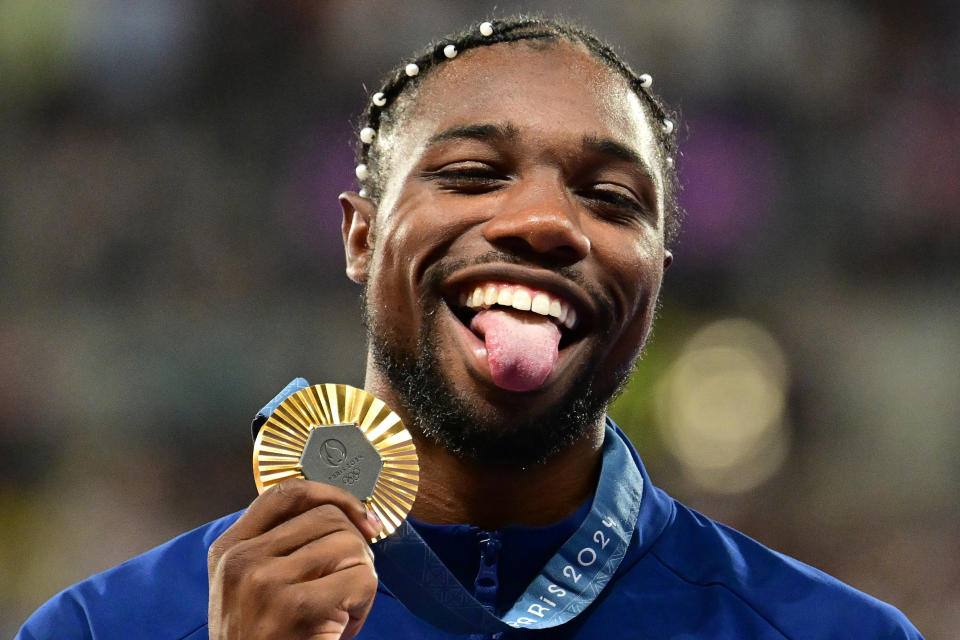 Noah Lyles celebrates his Olympic gold medal in Paris. (Photo by Martin Bernetti / AFP) 