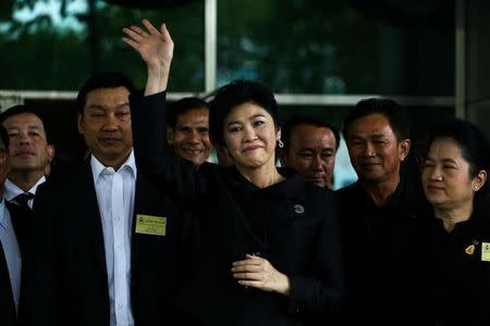 Ousted former Thai prime minister Yingluck Shinawatra greets supporters as she arrives at the Supreme Court in Bangkok, Thailand, July 21, 2017. REUTERS/Athit Perawongmetha